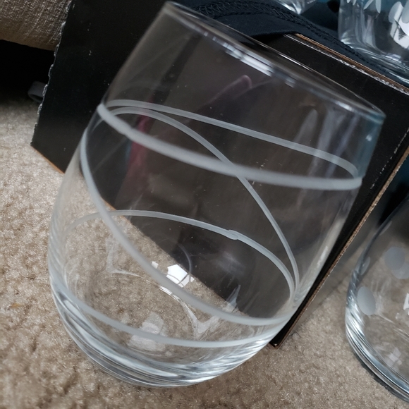 ‼️LAST CHANCE‼️ Set of 4 stemless wine glasses - Picture 3 of 4